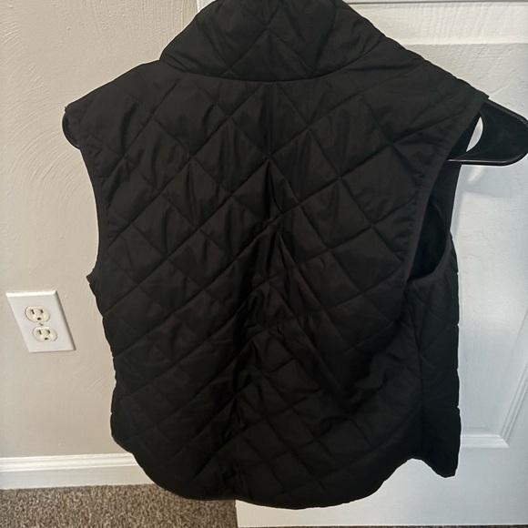 Old Navy Women's Black Quilted Vest - Picture 2 of 2